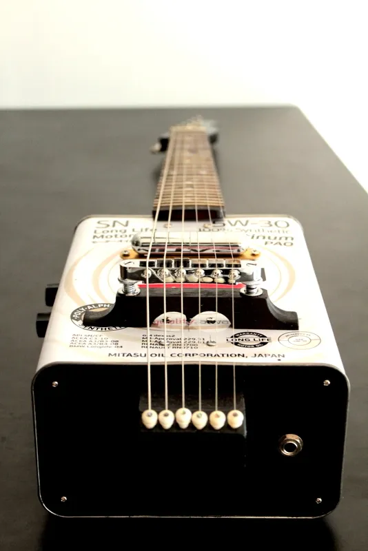 OilCanGuitar – gitara z puszki po oleju